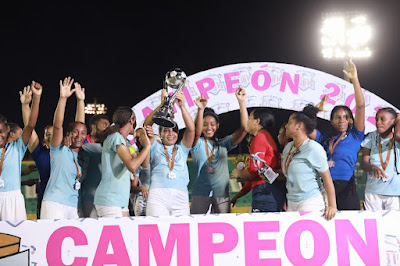 La exclusión por edad sigue afectando mucho al fútbol femenino dominicano.